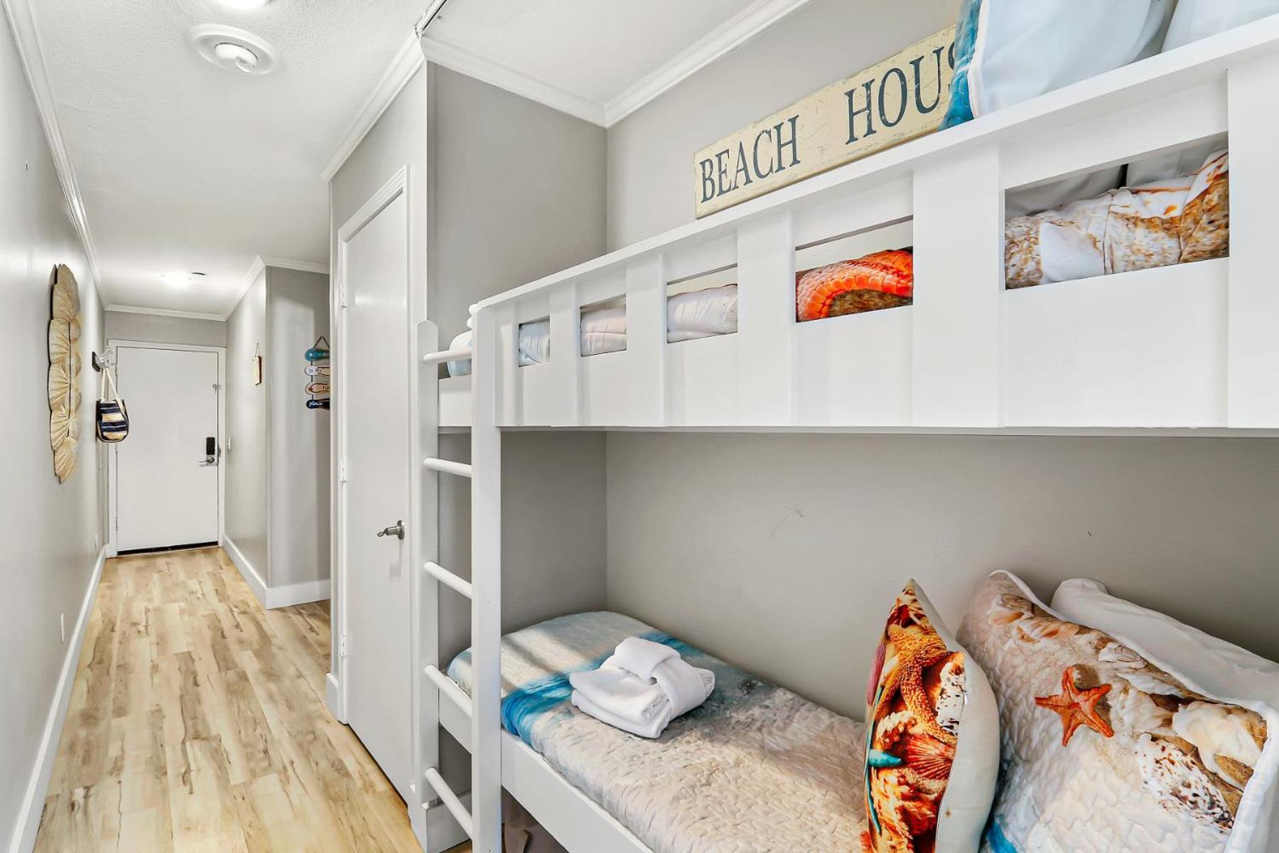 Ocean Dunes Villas #111, Beach Condo In Coligny Beach, 43 S Forest Beach Dr, Hilton Head Sc, Oceanfront Condo, Heated Pool, By Vacation Rental Hhi 힐튼 헤드 아일랜드 외부 사진